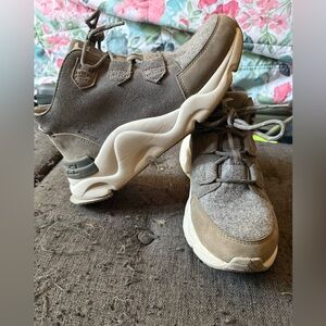 Sorel caribou kinetic sneaker boot